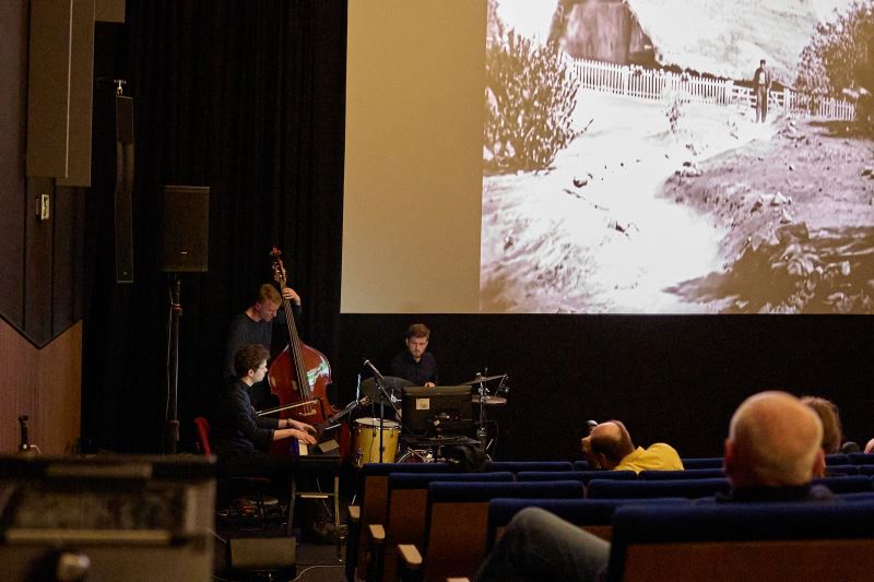 Promítání němého filmu Sun rise za doprovu holandské kapely Sunrise Trio