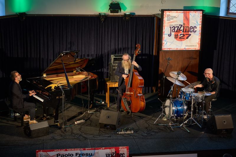 Neil Cowley Trio (UK)
