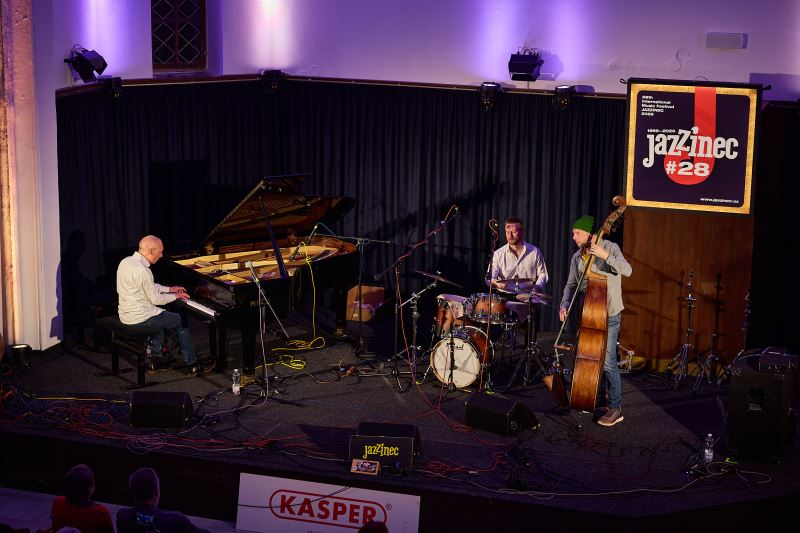 Stefan Orins New Trio (FR)